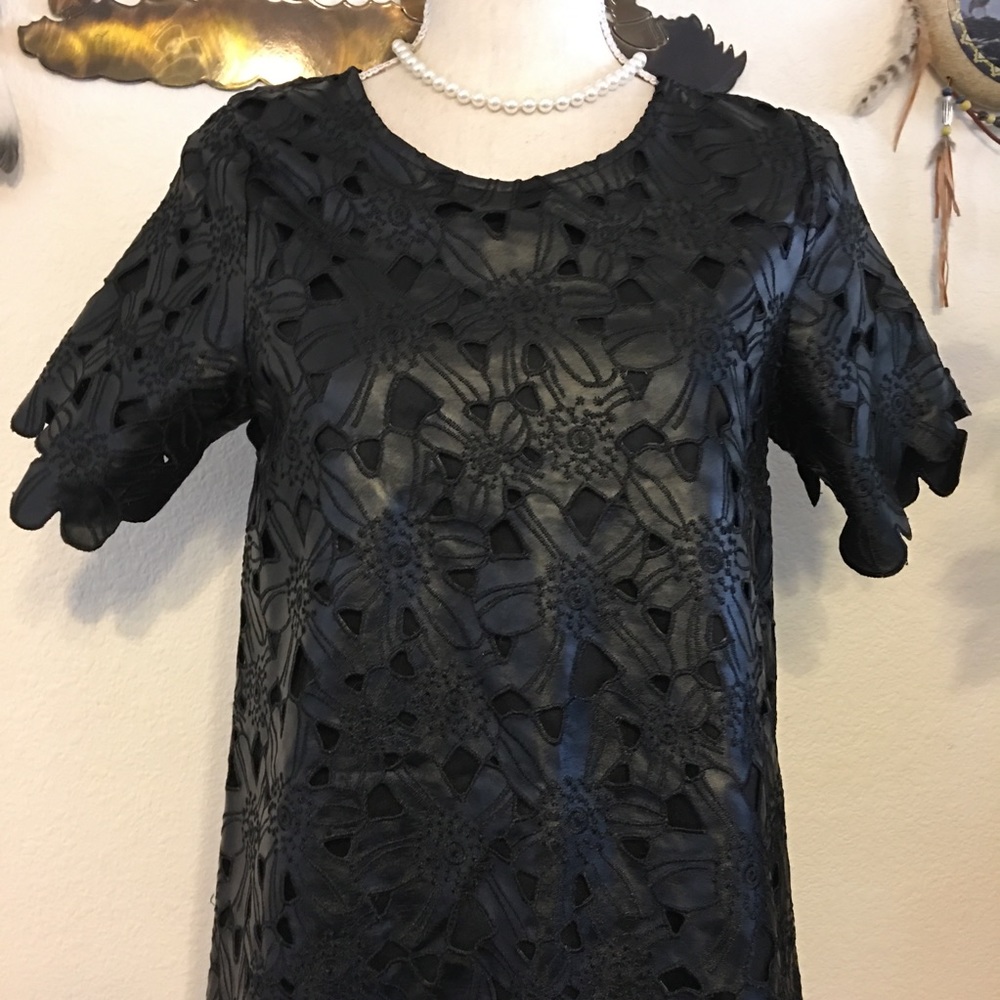 JOA LA Anthro laser cut black shift dress - Picture 3 of 8